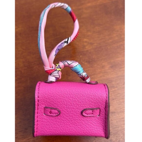 New mini bag charm w/ functional lock closure - Picture 11 of 11